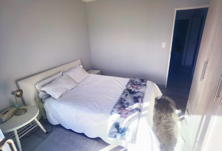  Bedroom Property for Sale in Fraaiuitsig Western Cape